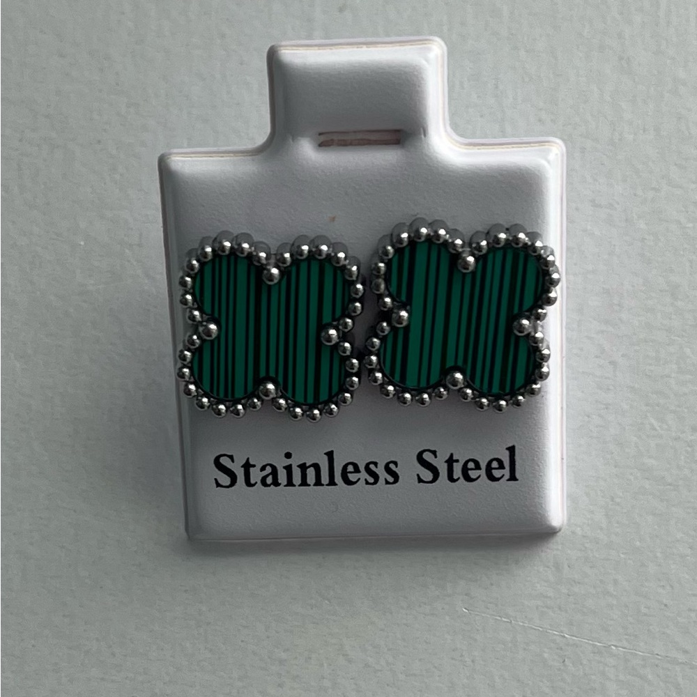 🌸Boutique Stainless Steel Faux Green Malachite and SilverTone Clover Earrings